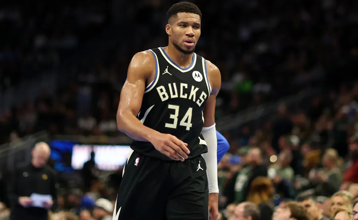 Giannis Antetokounmpo shares message for haters following Hornets win