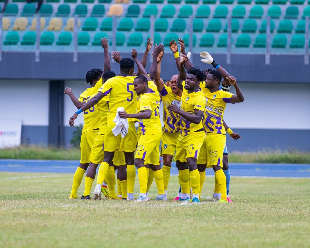 Medeama vs Young Apostles