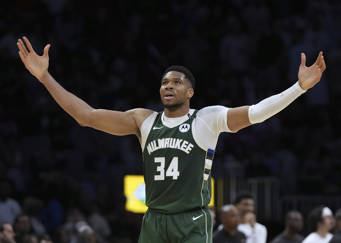 Giannis Antetokounmpo injury update ahead of Detroit Pistons